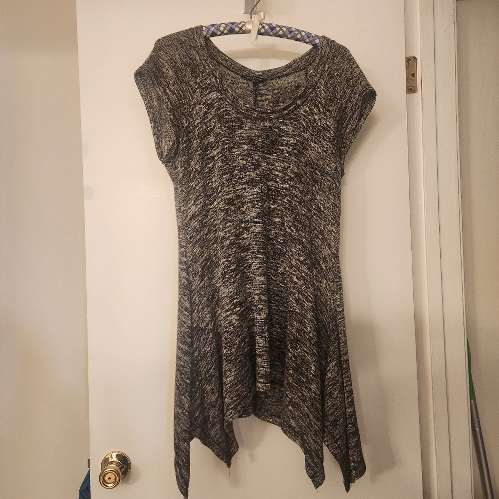 Max Studio Black and Gray Tunic Top